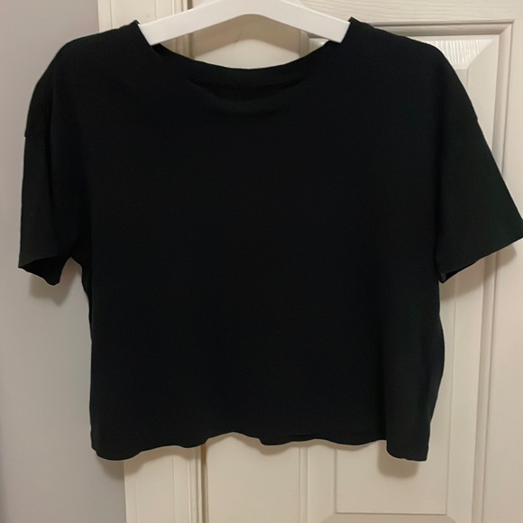 Old navy black cropped tee - Picture 1 of 3